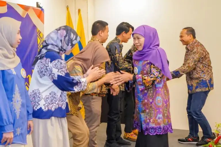 Khofifah Tekankan Peran Strategis Alumni, IKA UNAIR Lampung Didorong Perkuat Kontribusi Pembangunan Berkelanjutan
