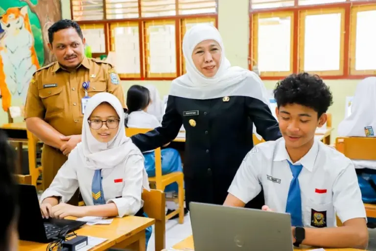 Hardiknas 2026: Khofifah Dorong Jatim Jadi Pusat Pendidikan Nasional Berbasis Inklusivitas dan Inovasi