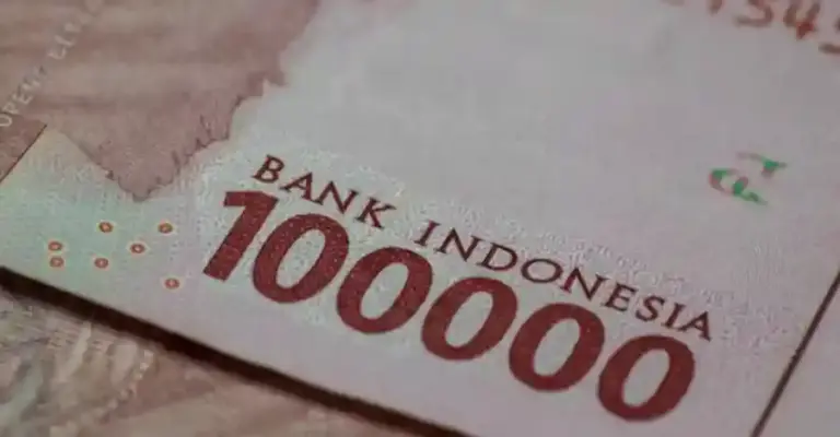 Rupiah Melemah ke Rp17.600-an per Dolar AS, Tekanan Dolar Global Meningkat