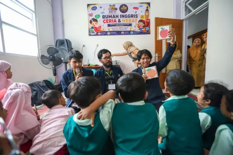 Program RICH di Pakal Buka Akses Belajar Bahasa Inggris Gratis untuk Anak Usia Dini