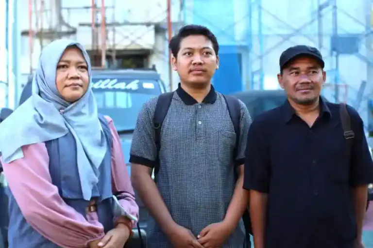 KAJ Jatim Soroti Dugaan Ketidakprofesionalan Polrestabes Surabaya Tangani Kasus Kekerasan terhadap Jurnalis KAJ Jatim menilai Polrestabes Surabaya tidak profesional menangani dugaan penganiayaan jurnalis Beritajatim.com yang mandek lebih dari setahun.