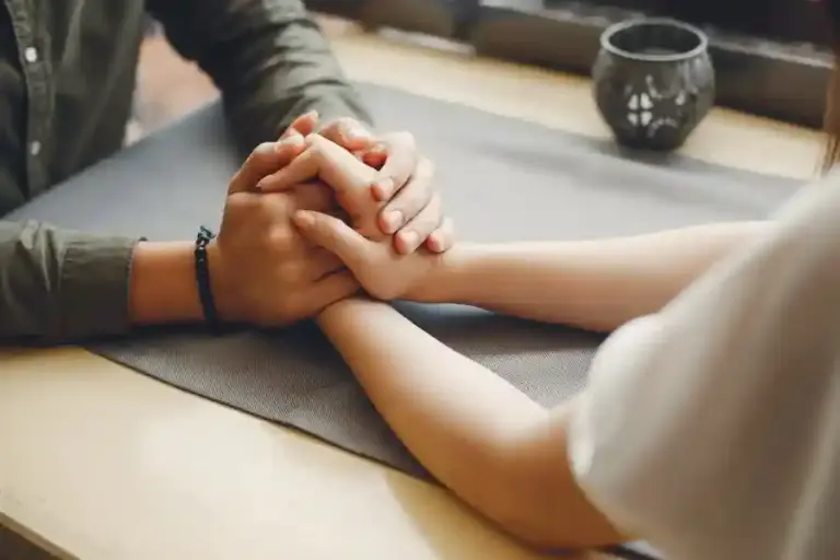Mengenal Wildflowering, Tren Pacaran Gen Z yang Mengutamakan Spontanitas tanpa Tekanan Status