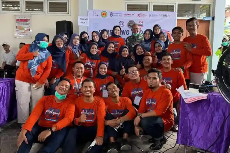 Surabaya Perkuat Penanggulangan TBC, Pemeriksaan Suspek Capai 71,54 Persen dan Ribuan Pasien Jalani Terapi Pemkot Surabaya memperkuat penanggulangan TBC melalui tracing dan screening. Pemeriksaan suspek mencapai 71,54 persen hingga Mei 2026.