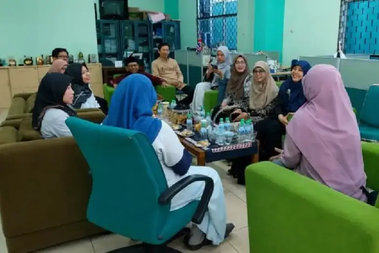 FITK UIN Jakarta Pelajari Skema Joint Degree Internasional dari UINSA dan University of Canberra FITK UIN Jakarta melakukan benchmarking ke UINSA Surabaya untuk mempelajari pengelolaan program Joint Degree bersama University of Canberra.