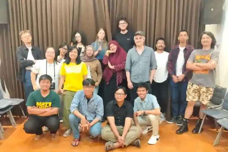 SURADAYA mempertemukan Indonesia, Jerman, dan Prancis dalam kolaborasi fotografi, jurnalisme, dan storytelling digital untuk melawan misinformasi.