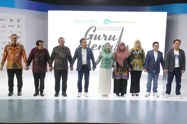 Kemendikdasmen dan Jawa Pos Luncurkan Komunitas Guru Menulis untuk Dorong Literasi Nasional Kemendikdasmen bersama Jawa Pos resmi meluncurkan Komunitas Guru Menulis di Surabaya untuk memperkuat budaya literasi dan kompetensi menulis para guru.