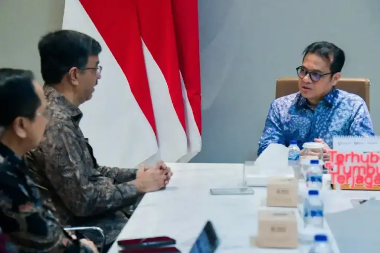 Dorong Investasi 5G, Wamenkomdigi Nezar Patria Komitmen Jaga Ekosistem Industri Telekomunikasi Sehat Wamenkomdigi Nezar Patria menegaskan komitmen pemerintah memangkas biaya regulasi demi menjaga kesehatan keuangan industri operator seluler dan jaringan 5G.