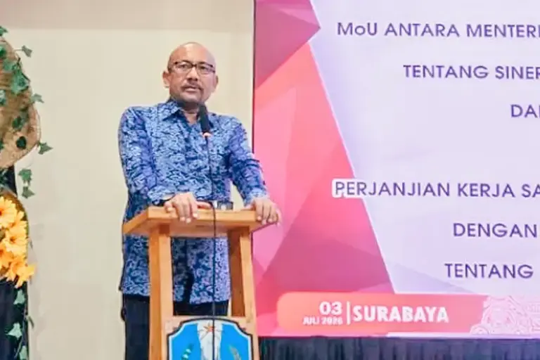 Sinergi UINSA dan Dinsos Jatim: Dorong Pendekatan Pentahelix untuk Berdayakan LKS dan Korban Trafficking Plt. Rektor UINSA, Prof. Akh. Muzakki,