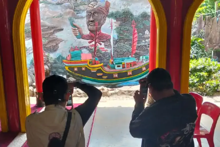 Komunitas Disabilitas Berkarya Gelar Aksi Fotografi #SERUHORE di Masjid Cheng Hoo Surabaya Komunitas Disabilitas Berkarya gelar #SERUHORE Motret Bersama di Masjid Cheng Hoo Surabaya untuk asah bakat fotografi dan rasa percaya diri anak difabel.